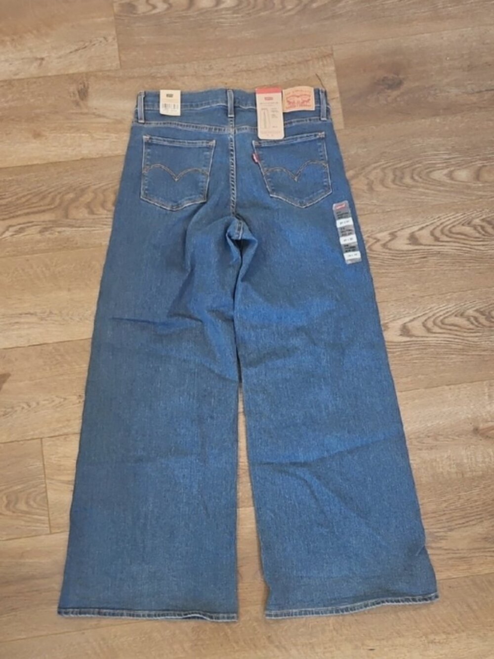 Levi's NWT 318 Shaping Wide Leg Jeans Mid Rise, Clever Girl Wash, 29x30 New! - Picture 5 of 7
